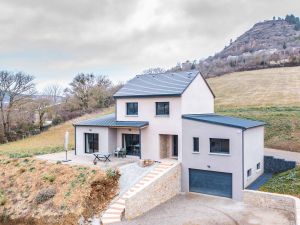 Maison contemporaine à étage et sous-sol, à Grèzes (48)